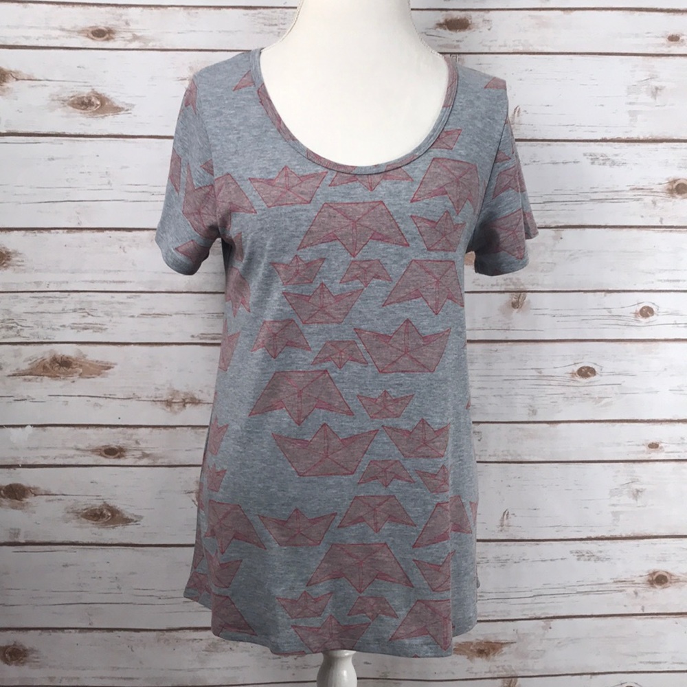 🦄 Lularoe Classic Tee Medium 🦄